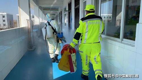 邳州公益顺风车救援队走进华山路小学开展义务消杀服务